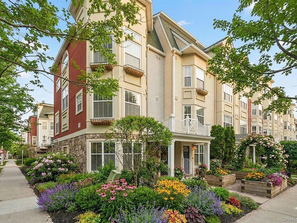 1st image of 2 Leeward Dr