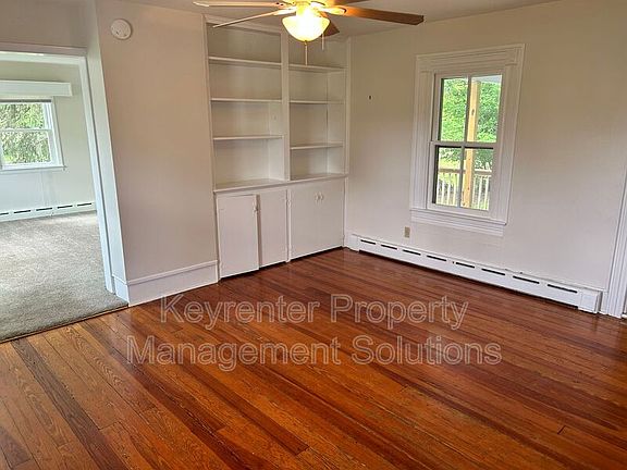 3rd image of 209 Tanner Ln