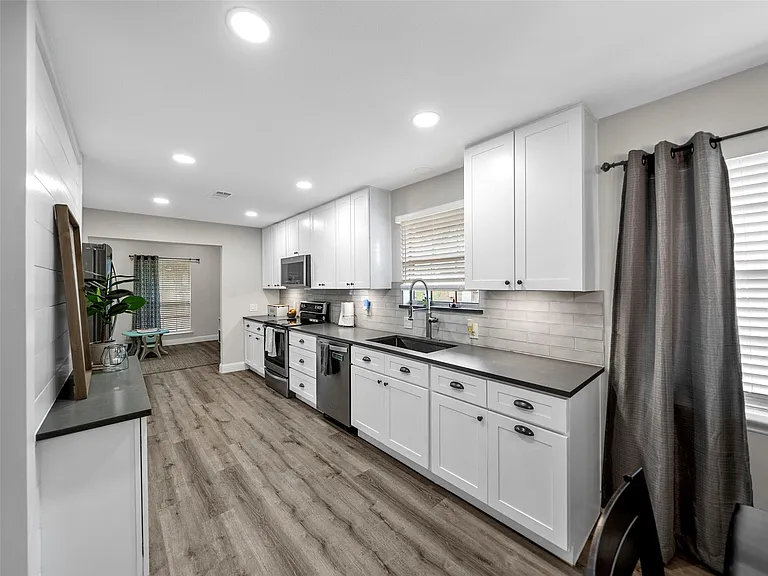 709 Thoreau Ln — Photo 14