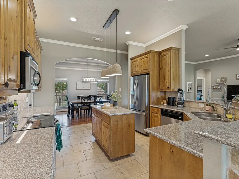 5584 Justine Pl — Photo 15