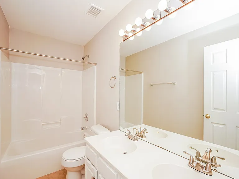 8909 Lyleton Ln — Photo 16
