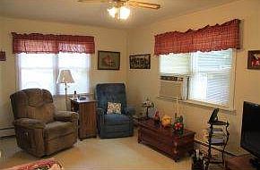 breakfast room/sitting area