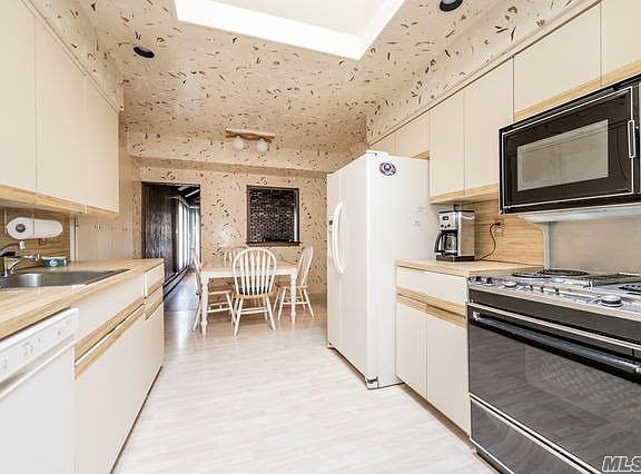 5th image of 432 Bunker Dr