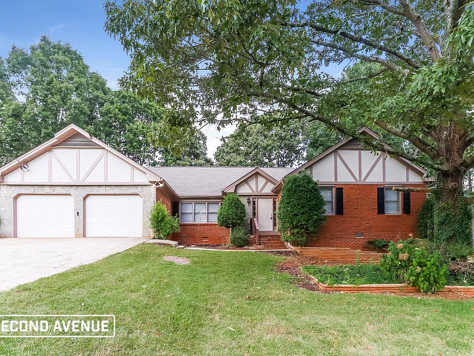 1st image of 2727 Colony Cir