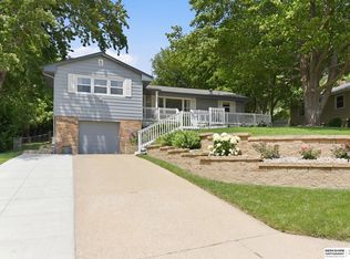 8526 Pinkney St, Omaha, NE 68134
