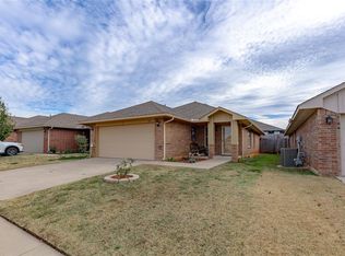 620 SW 37th St, Moore, OK 73160