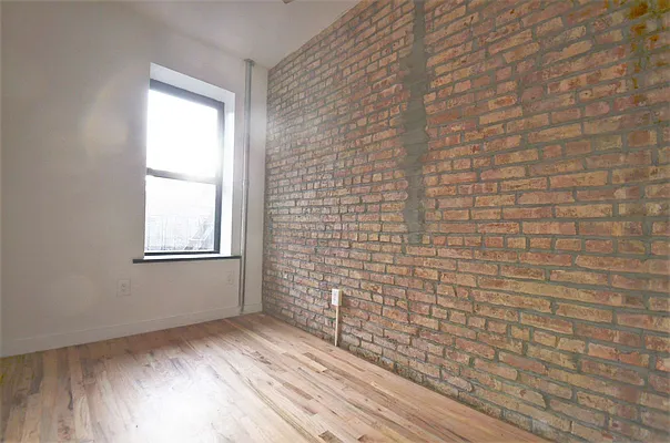 Rented by CITY SKYLINE REALTY INC | media 43