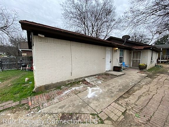 3rd image of 2816 Bideker Ave