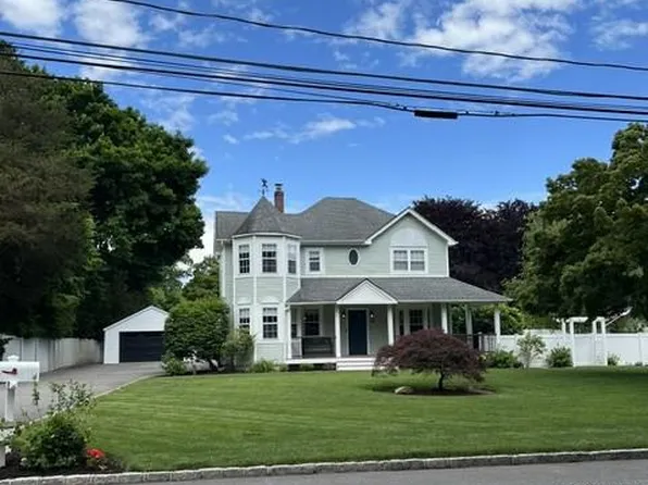 25 Sunny Road, Saint James, NY 11780