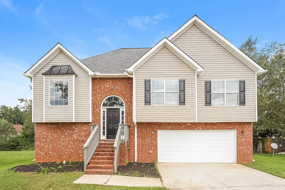 3 bed, 3.0 bath, 2144 sqft, $2,255 — Photo 1