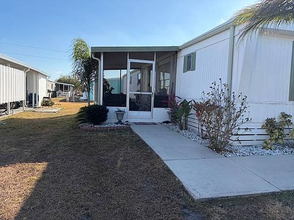 2nd image of 2111 Banyan Way