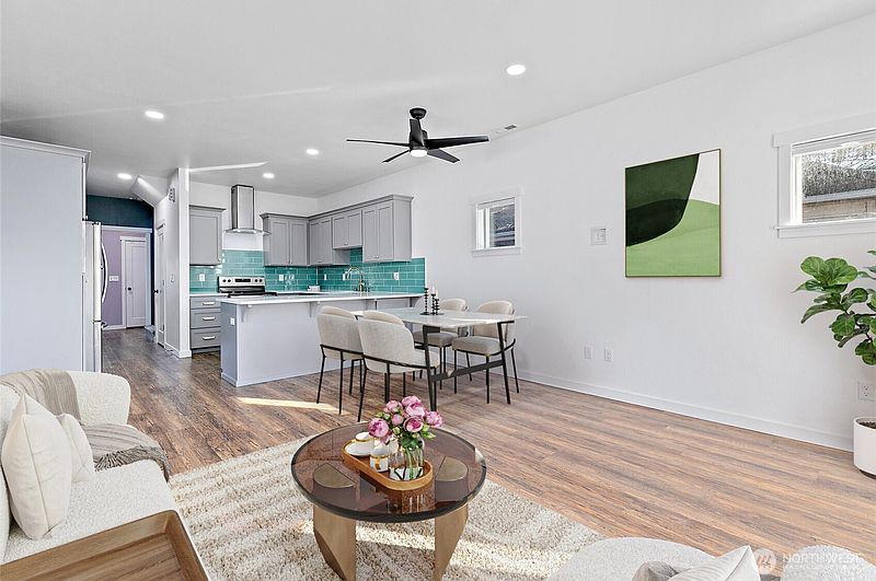 5th image of 825 E 55th Street