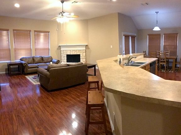 4th image of 2616 Oakland Way
