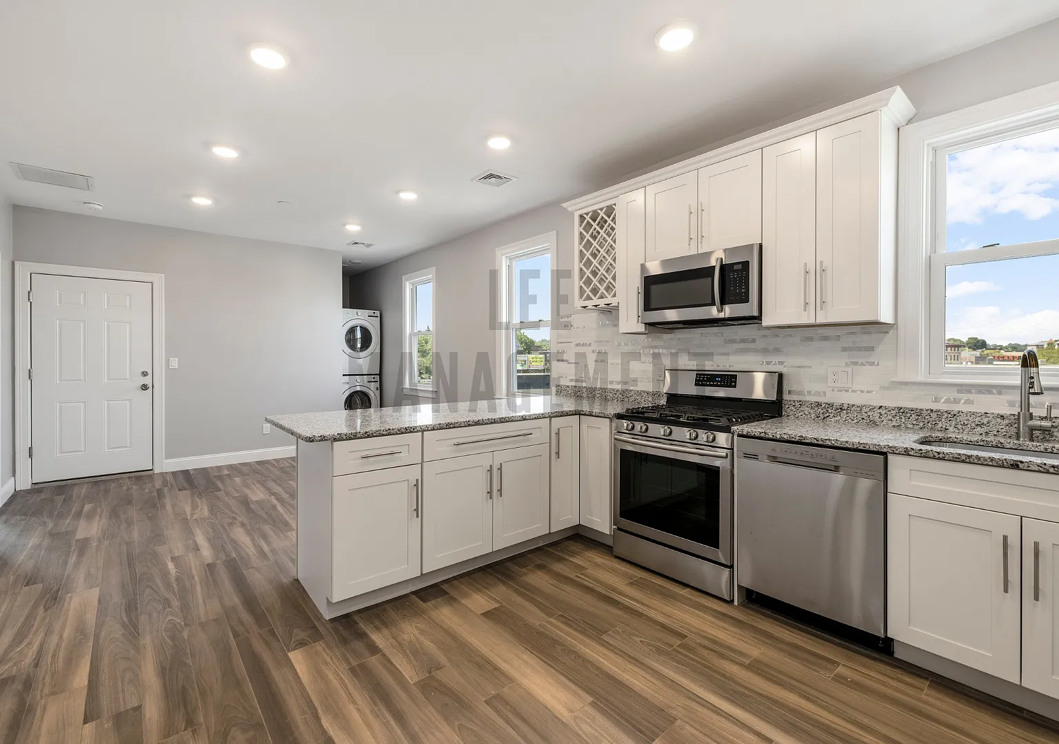 4 bed, 1100 sqft, $1,600 — Photo 3