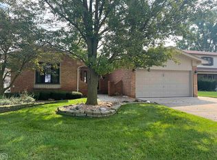 35246 Davison St, Sterling Heights, MI 48310
