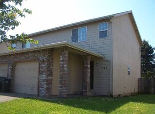 727 N Cloverleaf Loop, Springfield, OR 97477