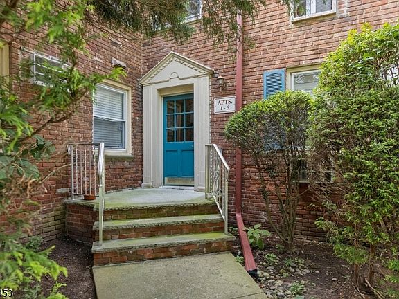 3rd image of 24 Hutton Ave #6