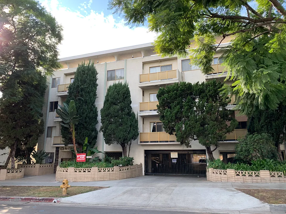 1411 N. Poinsettia Pl., Los Angeles, CA 90046