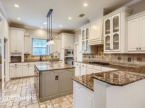 4th image of 1325 Heritage Hill Dr