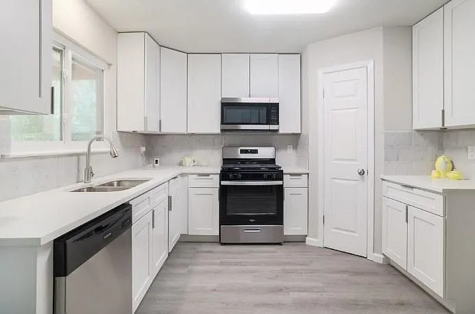 2121 Trede Dr — Photo 8
