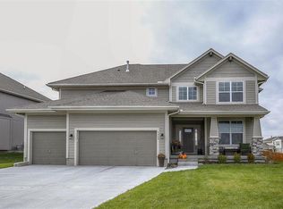 5200 W Meadow View Dr, Shawnee, KS 66226