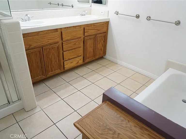 5540 Balboa Blvd — Photo 29