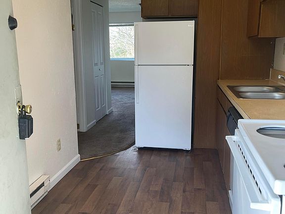 2nd image of 301-637 Pleasant Ave #301