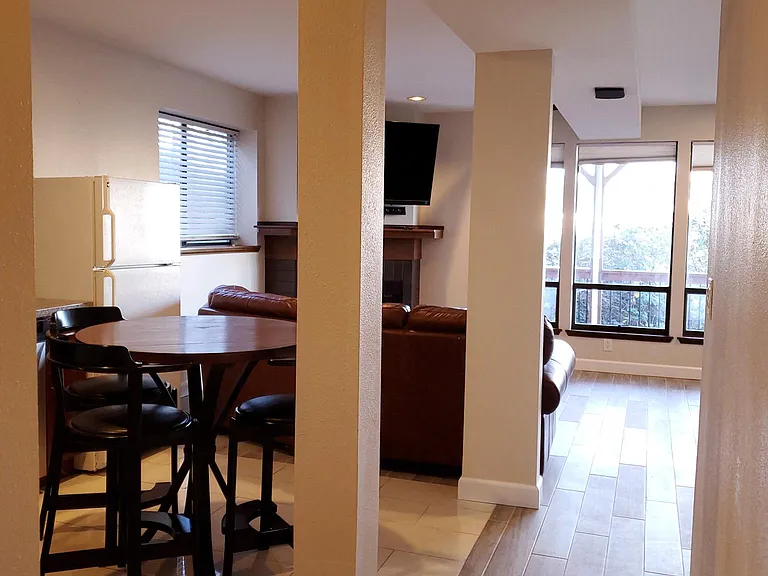 110 Florentia St #B — Photo 16