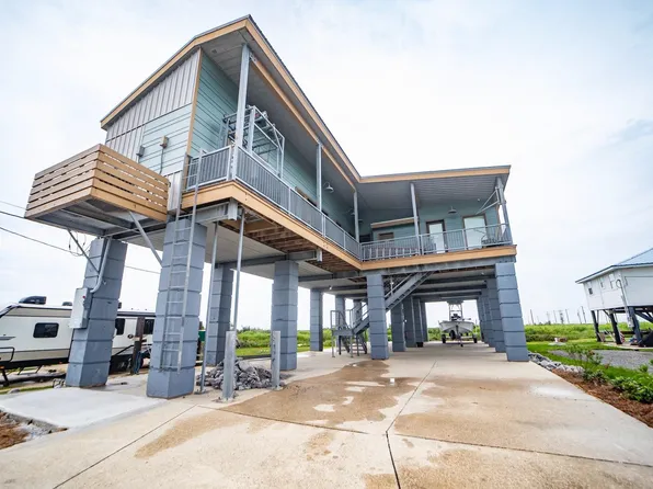 118 Hebert Ln, Grand Isle, LA 70358