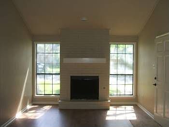 2nd image of 906 Westview St