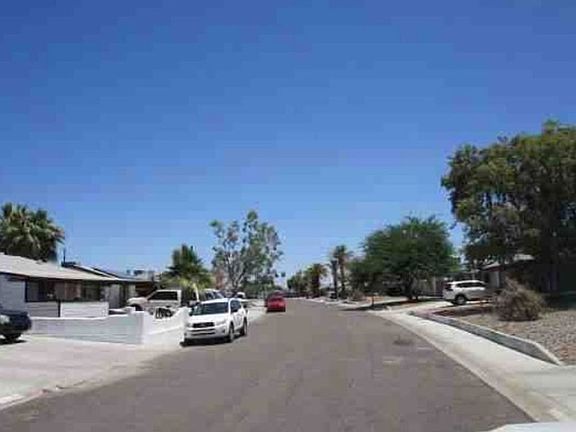 Exterior Neighborhood (street photo)