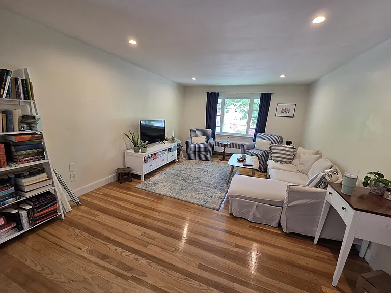 12-14 Louise Rd — Photo 1