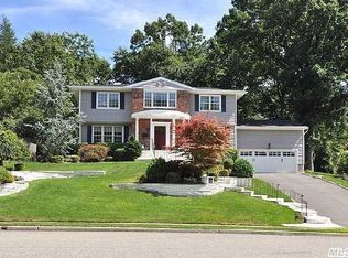 7 Huckelberry Ln, Oyster Bay, NY 11771