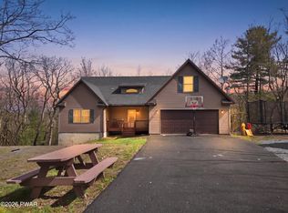 112 Maple Ridge Dr, Lords Valley, PA 18428
