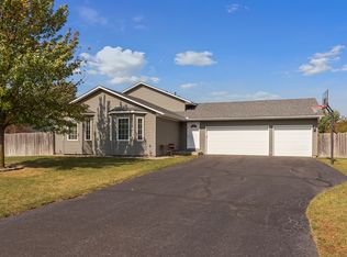724 Heritage Ln, Belle Plaine, MN 56011