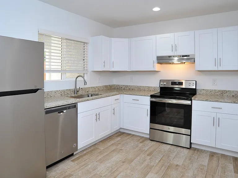 3318 E Presidio Rd — Photo 4