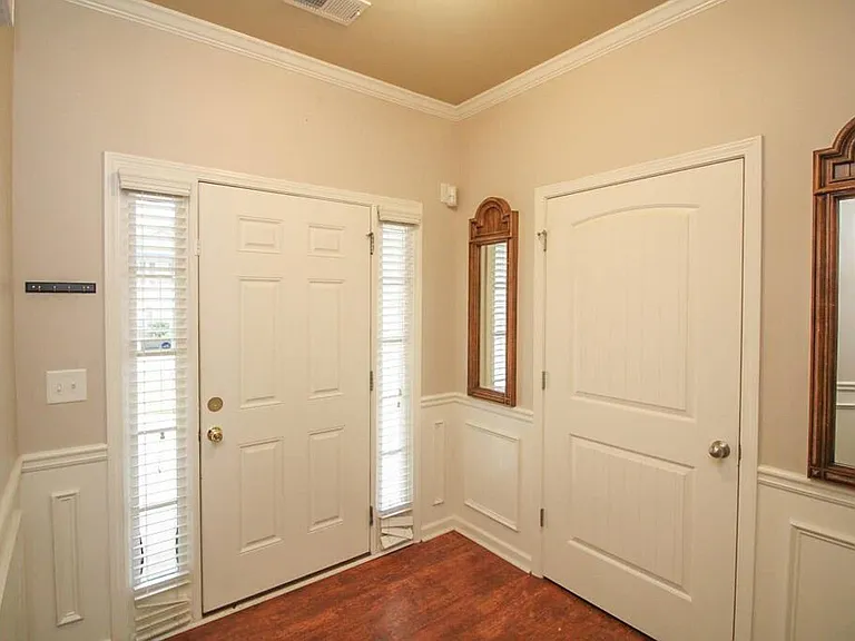 458 Lory Ln — Photo 6