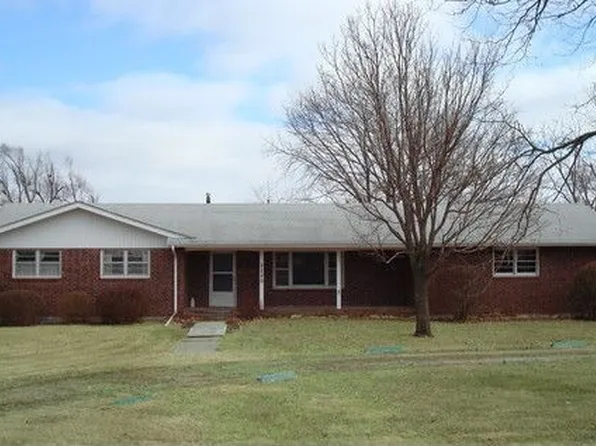 2220 Casement Rd, Manhattan, KS 66502