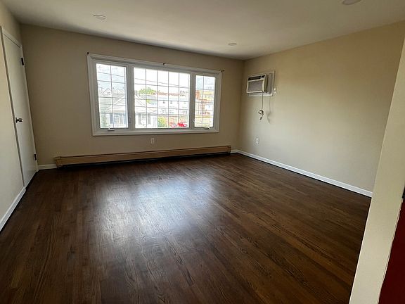 3rd image of 321 Central Ave
