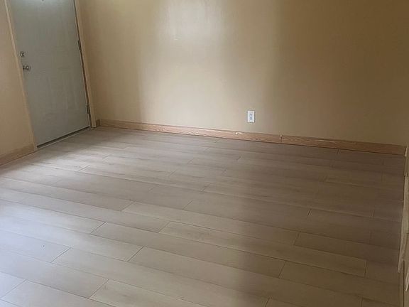 3rd image of 215 Dalepark Dr APT 4