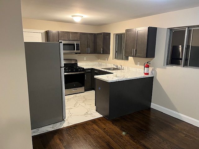 1st image of 79 Rosewood Dr