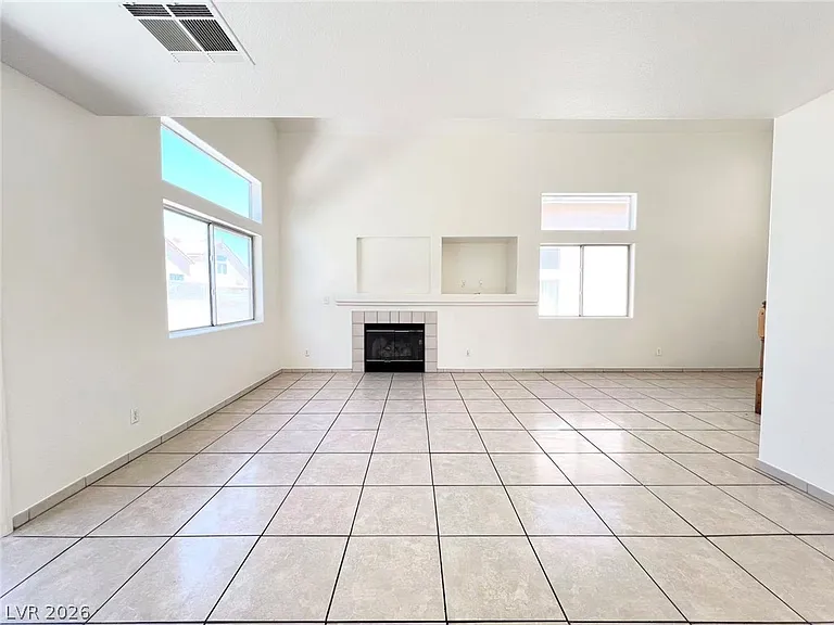 8284 W Rochelle Ave — Photo 7
