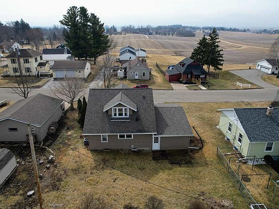 3rd image of 935 West Cherry Street