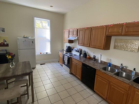 5th image of 2637 Bellevue Ave