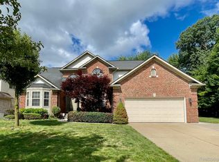 9012 Continental Dr, Taylor, MI 48180