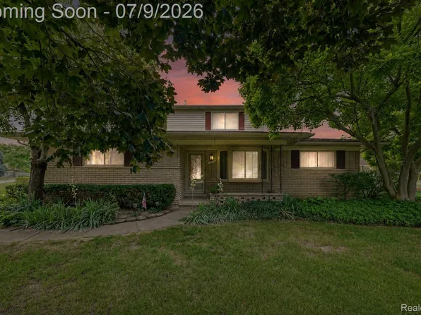 17320 Brill Dr, Clinton Township, MI 48035