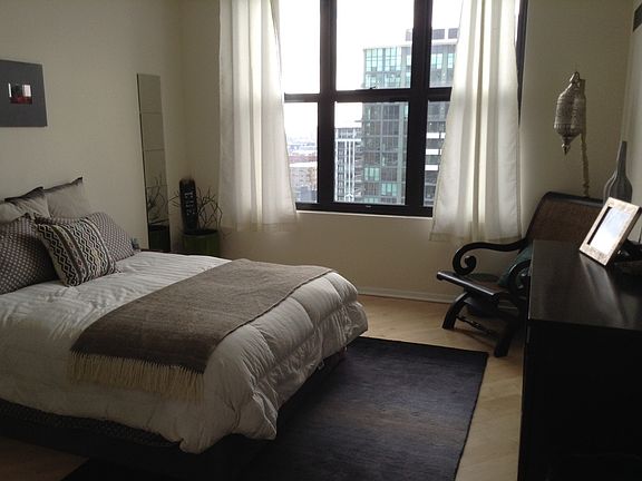 5th image of 330 N Jefferson St APT 1708