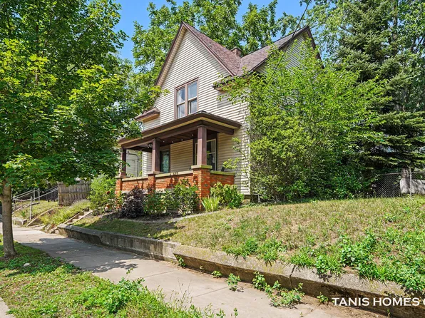 1121 Baxter St SE, Grand Rapids, MI 49506