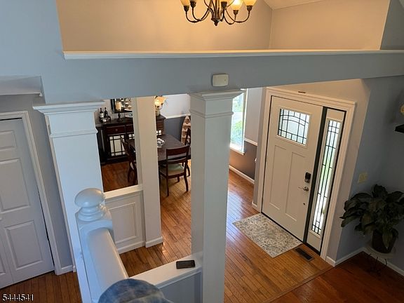 3rd image of 20 Winding Brook Ln
