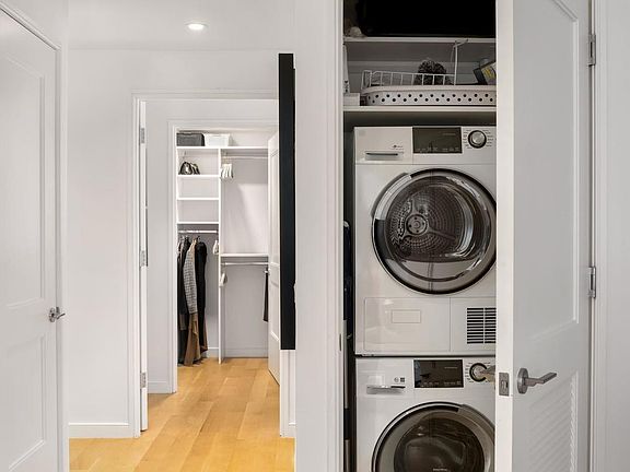 4th image of 225 E 19th St #303